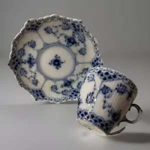 Royal Copenhagen "Musselmalet Vollspitze" Mokkatasse & Untere 1038 - Bild 1 von 6
