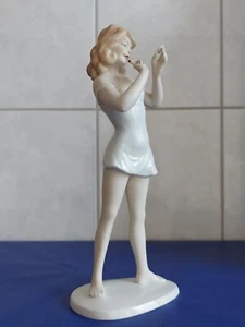 Wallendorf-Figura in porcellana-Ragazza con rossetto-Disegno:Heinz Schober- - Foto 1 di 21