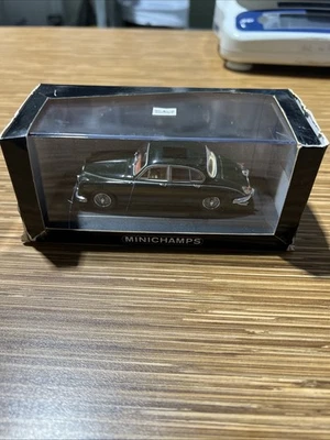 1:43 Minichamps 430130600 Jaguar MK II saloon 1959-1967 British Racing Green MIB - Image 1 of 4