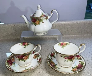 H908~ Royal Albert Old Country Roses 2-Cup Tea Pot & 2 Cups & Saucers - Picture 1 of 8