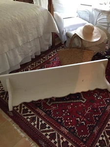 Vtg Heavy Real Wood Shabby White Mantel Display Shelf Carved Wheat Design 5 Feet - Picture 1 of 7