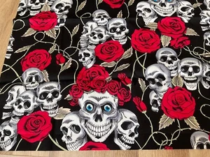 Cotton Fabric Remnant Skulls Design 73 x 49 cm + a bit ( P158 ) - Picture 1 of 7