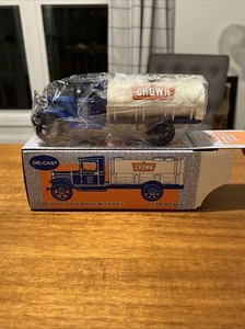 Ertl Crown 1931 Hawkeye Tanker Bank - Picture 1 of 3