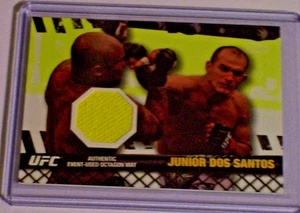 2010 Topps UFC Evento Usado Alfombra de Lucha Reliquia Junior Dos Santos UFC 108 Amarillo - Imagen 1 de 1