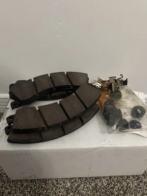 Комплект передних дисковых тормозных колодок GM NOS 22770745 2011-2015 GMC-Chevy 2500 HD от оригинального производителя - Изображение 1 из 4