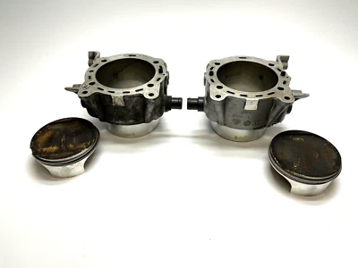 Manguito de pistón de culata extremo superior OEM 2010-2012 Ducati Multistrada 1200 1200S  Foto 1 de 4