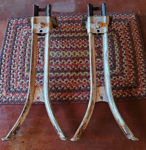 VINTAGE Metal SCHOOL DESK Table LEGS ADJUSTABLE Approx. 12" - 24" Rusty Paint Cover