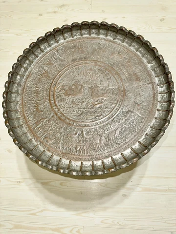 VINTAGE MCM MOROCCAN ETCHED BRASS TRAY TABLE FOLDABLE CARVED WOODEN LEG BASE Cover