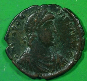 Roman Imperial ae22 Follis Coin Theodosius I EMPEROR with LABARUM & GLOBE @2473 - Picture 1 of 3