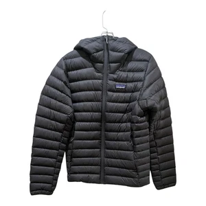 Suéter de plumón Patagonia para hombre con capucha chaqueta acolchada XSmall gris forja FA25 NUEVO CON ETIQUETAS - Imagen 1 de 7