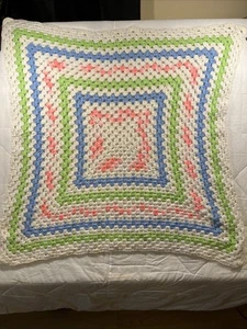 Manta de bebé hecha a mano de ganchillo 32x32 afgana Grannysquare núcleo de tiro - Imagen 1 de 3