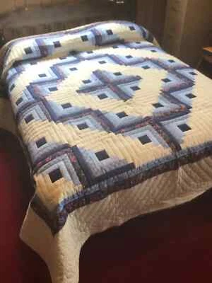 AMISH ЛОСКУТНОЕ ОДЕЯЛО РУЧНОЙ РАБОТЫ БРЕВЕНЧАТЫЙ ДОМИК УЗОР 97' X 106" -- НОВЫЙ НИКОГДА НЕ ИСПОЛЬЗОВАЛСЯ - Изображение 1 из 4