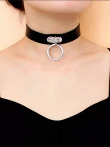 Nuevo Collar Gargantilla Imitación Cuero Vegano Metal Negro Anillo Punk Gótico Bondage Rock - Imagen 1 de 4