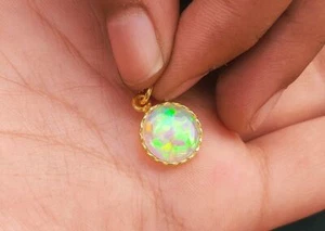 Encanto de ópalo colorido australiano, collar de oro amarillo sólido de 18... - Imagen 1 de 6