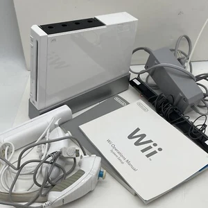 Nintendo Wii GameCube compatible Bundle Wii Remote Two Num-chuks Tested - Picture 1 of 19