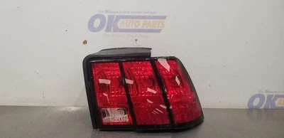 02 FORD MUSTANG GT MONTAJE LUZ TRASERA PASAJERO DERECHO Foto 1 de 4