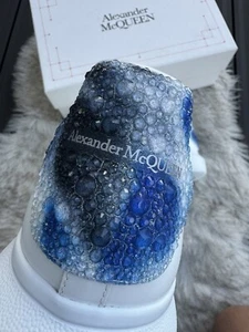 Alexander McQueen Cristal De Gran Tamaño | Blanco/Azul | Talla UK10 US11 EU44 | Cuero - Imagen 1 de 12
