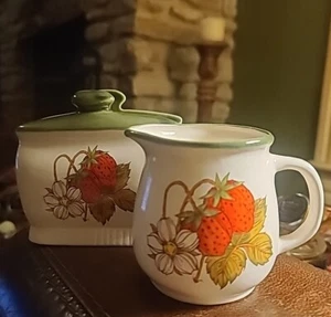 Vtg Nelson McCoy Pottery Strawberry Ceramic Kitchen Creamer / Napkin Holder - Picture 1 of 6
