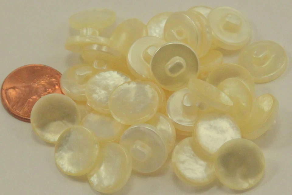 12 botones de vástago de plástico amarillo pálido cremoso perlado 9/16" 14 mm # 6921 Foto 1 de 1