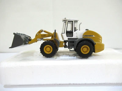 NZG - ruspa in metallo Liebherr L538, scala 1:87 - Immagine 1 di 4