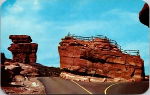 BALANCED & STEAMBOAT ROCKS IN GARDEN OF THE GODS PIKES PEAK COLORADO POSTCARD B7 - Picture 1 of 2
