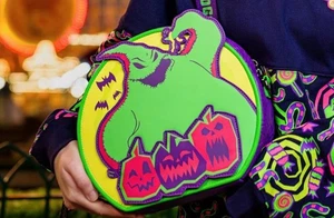 Mochila Loungefly Oogie Boogie Glow In The Dark 2025 NUEVA CON ETIQUETAS *EN MANO* - Imagen 1 de 1