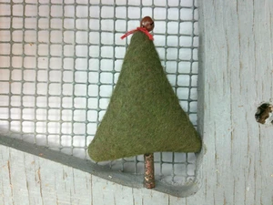 Hand Made Wool Twig Tiny Bell Puffed Christmas Tree Folk Art 3" Tall Brooch Pin - Picture 1 of 9