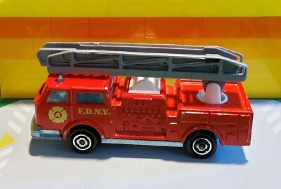 Camión de bomberos Majorette 1986 rojo escalera extensible Pompier 1/100 # 207 F.D.N.Y. Foto 1 de 3