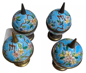 4 Vintage Newell Post Endstücke floral geprägtes Porzellan mit Messing Teller Sockel - Bild 1 von 13