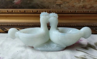 ANCIEN SALERON SEL POIVRE COQ POULE EN OPALINE SV - Photo 1/4