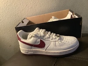 Talla 7.5 - Nike Air Force 1 '07 Craft Dark Beefroot-Caja Falta Tapa - Imagen 1 de 2