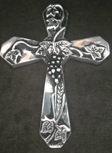 Ancienne croix en métal argenté à accrocher feuille de raisin DESIGN MAGNIFIQUE 9,5 x 7,5 GRAND - Photo 1 sur 2
