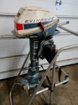 Vintage Folding Outboard Evinrude 3HP Good Condition - Image 1 of 4