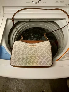 Michael Kors MK Monogram Shoulder Strap Bag MK Signature PVC - Brown & Cream - Bild 1 von 11