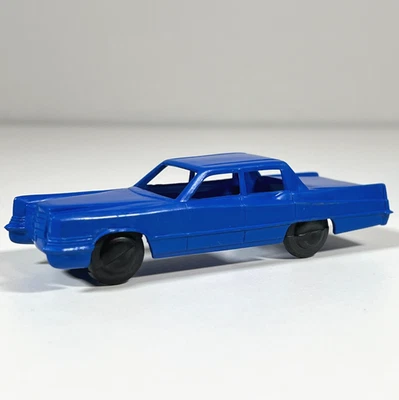 Coche de plástico azul vintage Marx Toys 1963 sedán DeVille hecho en EE. UU. Foto 1 de 4