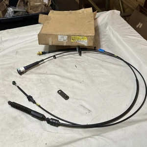 Nuevo OEM GM 12477640 RANGO DE TRANSMISIÓN AUTOMÁTICA SELECCIONAR CABLES DE PALANCA DE CAMBIOS Silverado - Imagen 1 de 10