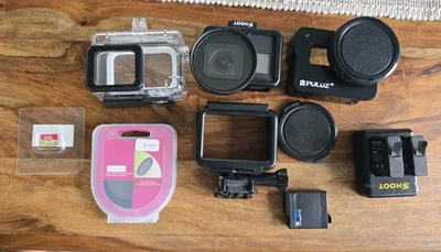 GoPro Hero7 Black 4K HD 12MP - 32gb SD Card/4 Batteries / Charger / Case /Extras - Image 1 of 3