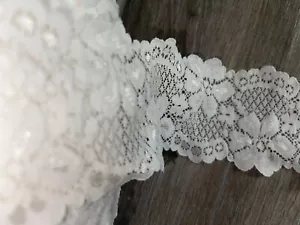5 yardas BLANCA festoneada floral elástica borde vieira de encaje 2,5 de ancho - Imagen 1 de 2