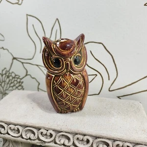 Estatuilla grande esmaltada de cerámica de 3" con cuentas de búho macramé vintage - Imagen 1 de 9