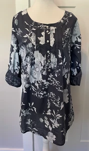 SOFT SURROUNDINGS Womens TOP Long Tab Sleeve BLUE White FLORAL Tuberosa Size M - Picture 1 of 5
