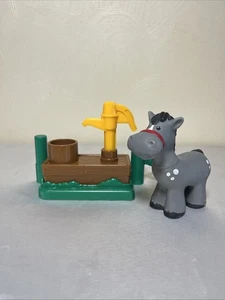 Bomba de agua para caballo punto gris Fisher-Price Little People estable belén de granero - Imagen 1 de 11