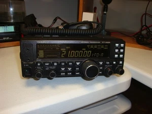Yaesu FT-450D 160M to 6M Ham Radio transceiver - Zdjęcie 1 z 6