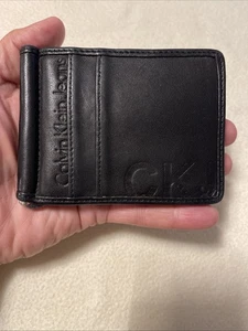 Cartera Jeans Calvin Klein Caballeros Cuero Negro Doble Pliegue Identificación Cartera. - Imagen 1 de 22