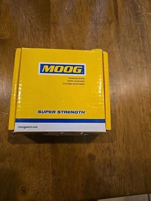 MOOG Universal U Joint 235 para 2015 Chevrolet Silverado 2500 HD - Imagem 1 de 4