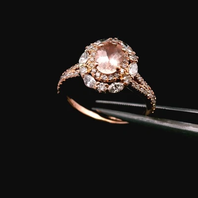 Anillo de morganita y diamantes Neil Lane de oro rosa de 14 quilates - 0,50 cttw - talla 6,75 Foto 1 de 4