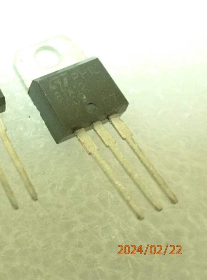 STM BTA12-600C ORIGINAL TRIAC 12A,600V, TO-220 UK STOCK - Image 1 of 1