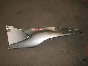 APRILIA 650 Pagaso Cubo LH Panel de asiento Cubierta lateral Capucha Plástico - Imagen 1 de 5