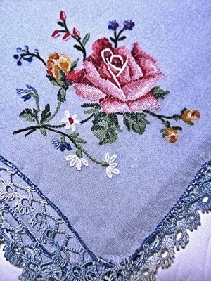 De Colección Hanky Azul Hecho a Mano Encaje Pequeño Punto Bordado Rosa #116 Foto 1 de 4
