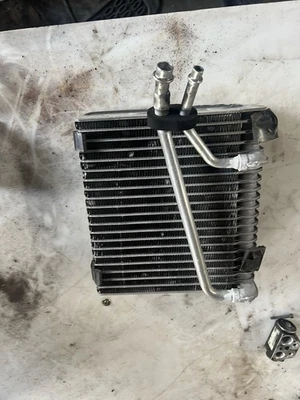 VW T5 2009 2.5 Tdi Air Con Heater Matrix 7h2820101a - Image 1 of 3