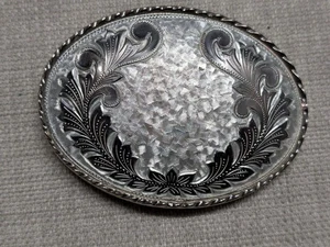 Hebilla de cinturón vintage hecha en EE. UU. GRABADO OCCIDENTAL PLATEADO VAQUERO rodeo - Imagen 1 de 7